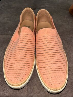 UGG women’s Coral Knit Slip-On Loafers size 8
